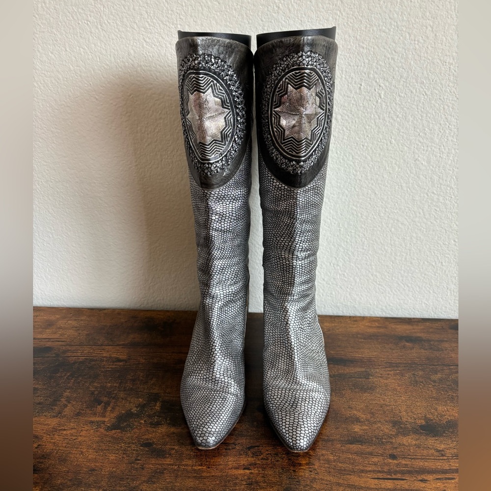 VINTAGE LEATHER EL VAQUERO BOOTS. Excellent condition. Women’s size 7.